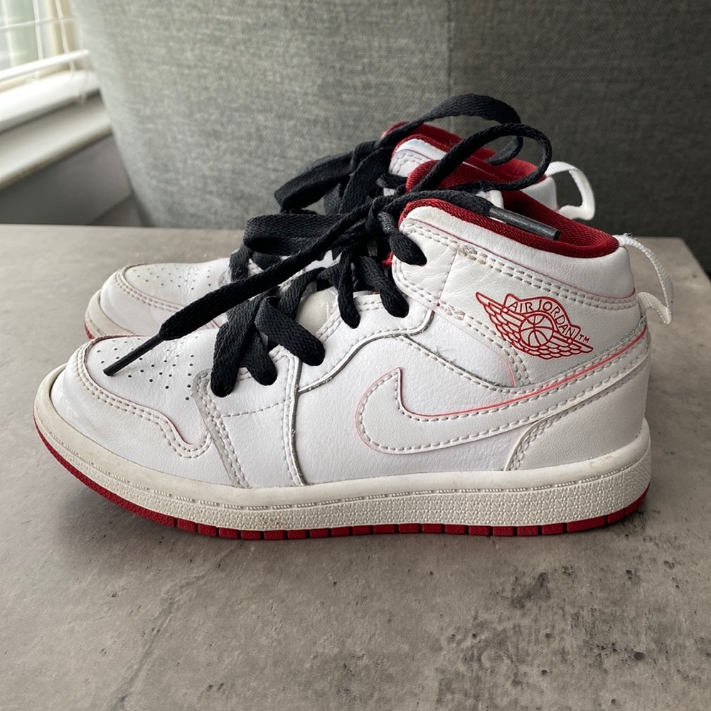 Jordan 1 mid